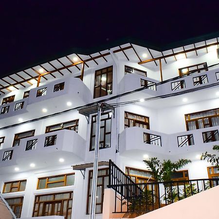 Saru Holiday Apartment - Up To 6 Guests Канди Екстериор снимка