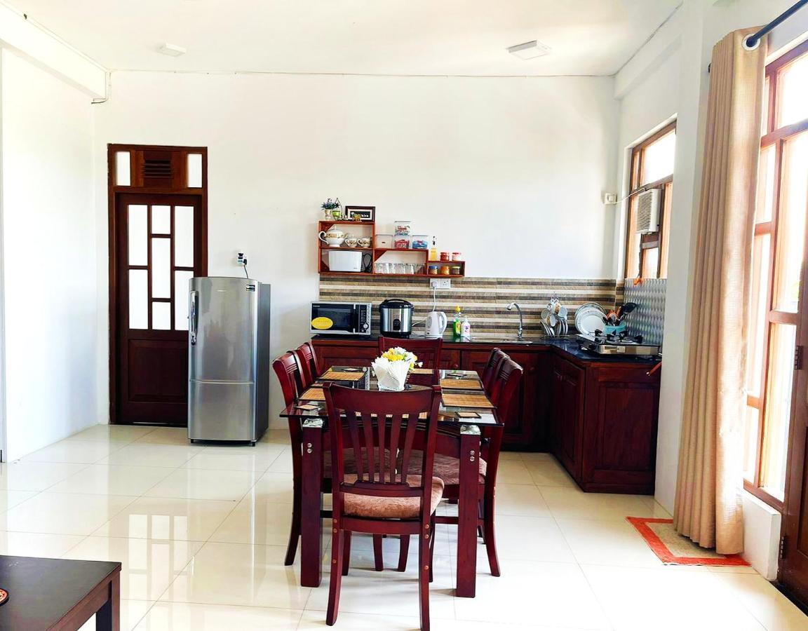 Saru Holiday Apartment - Up To 6 Guests Канди Екстериор снимка
